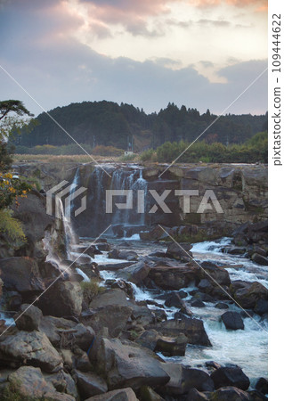 Sogi Falls in the early morning, Isa City, Kagoshima Prefecture 109444622