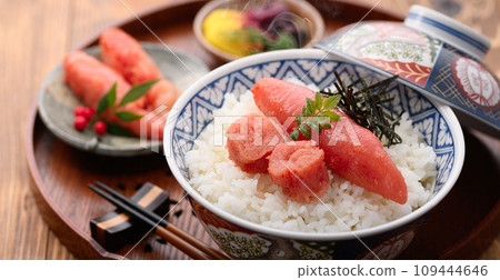 Luxurious Mentaiko Donburi (Rice Bowl) topped with plenty of cod roe and garnished with chopped seaweed and sansho leaves. 109444646