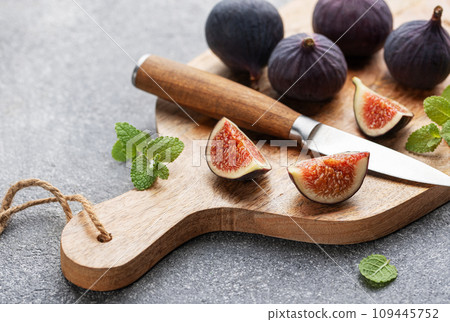 Fresh ripe figs 109445752