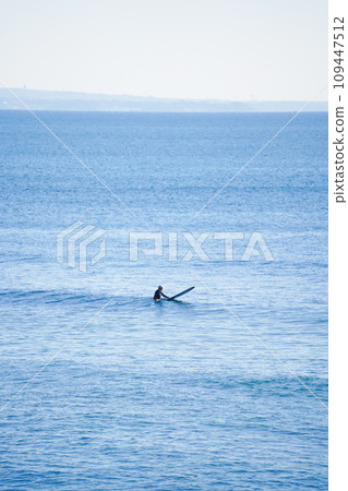 A boat floating in the sea 109447512
