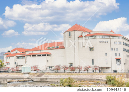 Takarazuka City, Hyogo Prefecture, Takarazuka Revue's home base, Takarazuka Grand Theater on a sunny day 109448246
