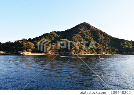 從船上看秋天的二之島 從船上看秋天的二之島 109448263