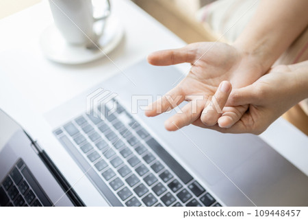 Close-up,Hand of asian woman massaging her palm,suffering from trigger finger disease,tendon problem,pain in hand and fingers,trigger finger from typing on keyboard for long period of time,health care Close-up,Hand of asian woman massaging her palm,suffering from trigger finger disease,tendon problem,pain in hand and fingers,trigger finger from typing on keyboard for long period of time,health care 109448457