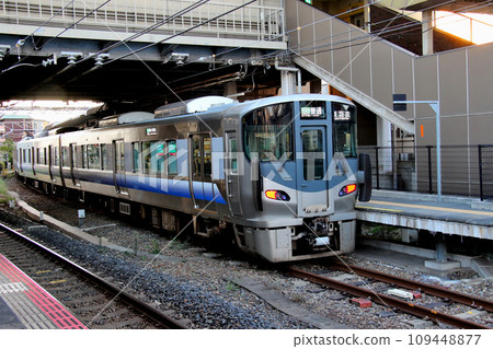 JR West Hanwa Line 225 series bound for Higashihagoromo stopping at Otori Station 109448877