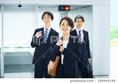 business woman commuting business woman commuting 109449149