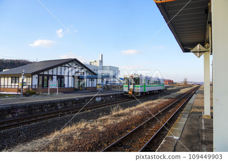 尤尼站的 Kiha 150 型柴油列車 尤尼站的 Kiha 150 型柴油列車 109449903