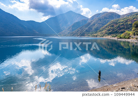 Lake Motosu Mountains reflected on the water surface Angler Fly fishing Kayak 109449944