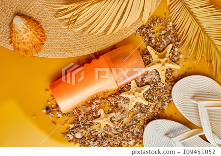 Flat lay, top view Sunscreen tube mockup with shells Flat lay, top view Sunscreen tube mockup with shells 109451052
