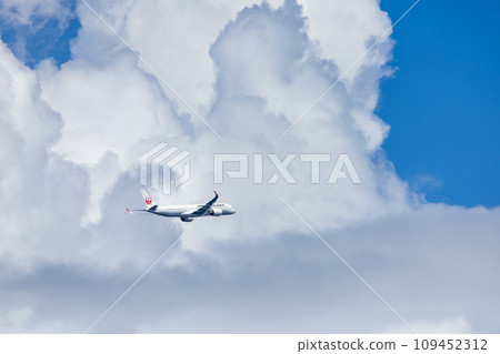 Passenger plane, Japan Airlines, Airbus, A350 that took off from Haneda Airport 109452312