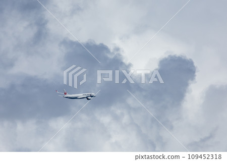 Passenger plane, Japan Airlines, Airbus, A350 that took off from Haneda Airport 109452318