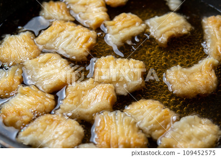 Leftover Okaki remake image. Boil the eggs in a frying pan containing stock. Leftover Okaki remake image. Boil the eggs in a frying pan containing stock. 109452575