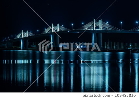 燈火通明的夜景 燈火通明的夜景 109453830