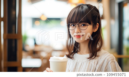 young short hair business woman young short hair business woman 109455071