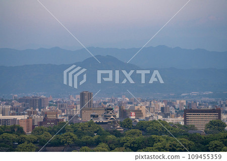 Kumamoto Prefecture/ Fresh greenery of Kumamoto Castle and Kumamoto Castle ruins (castle tower and Uto turret) distant view (photographed with a super telephoto lens) Kumamoto Prefecture/ Fresh greenery of Kumamoto Castle and Kumamoto Castle ruins (castle tower and Uto turret) distant view (photographed with a super telephoto lens) 109455359