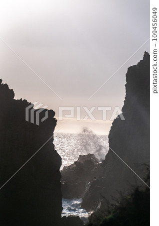 Rough seas at Pfeiffer beach 109456049