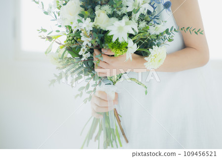 婦女的手與花束 婦女的手與花束 109456521