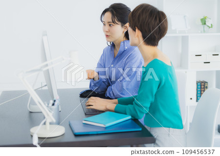 兩個女商人 109456537