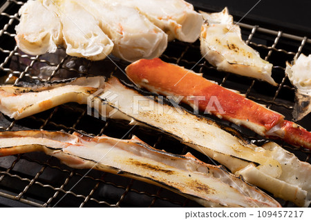Grilled king crab 109457217