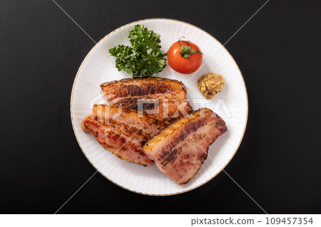 Thick cutting bacon Thick cutting bacon 109457354