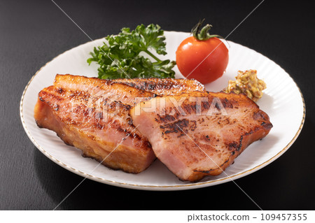 Thick cutting bacon Thick cutting bacon 109457355