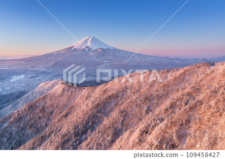 山梨縣_紅富士的壯麗景色和黎明的雪景 山梨縣_紅富士的壯麗景色和黎明的雪景 109458427