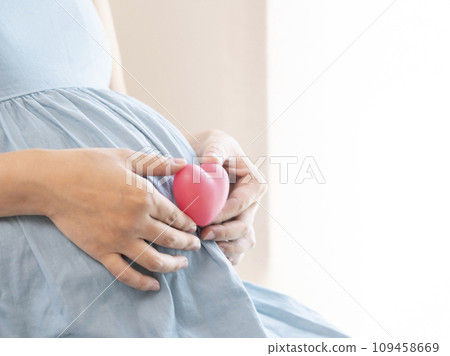 pregnant woman with heart 109458669