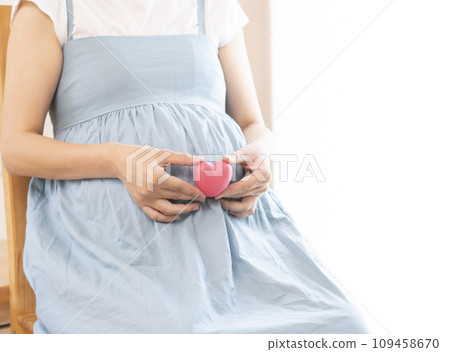pregnant woman with heart 109458670