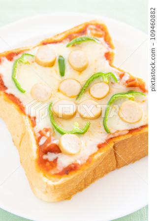 delicious pizza toast delicious pizza toast 109460882