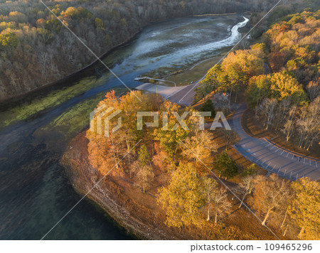 boat ramp on the Tennessee River at Colbert Ferry Park, Natchez Trace National Parkway, late November scenery 109465296
