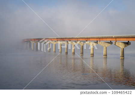 Natchez National Parkway - bridge over Tennessee River from Tennessee to Alabama, foggy November sunrise 109465422