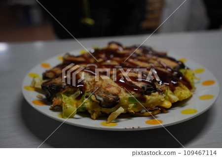 Okonomiyaki with plenty of sauce Oyster Okonomiyaki 109467114