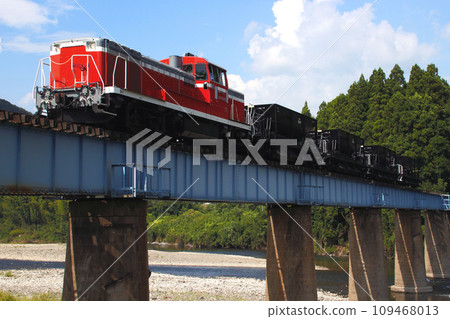 行駛於水郡線的碎石運輸列車（西金光琳） 109468013