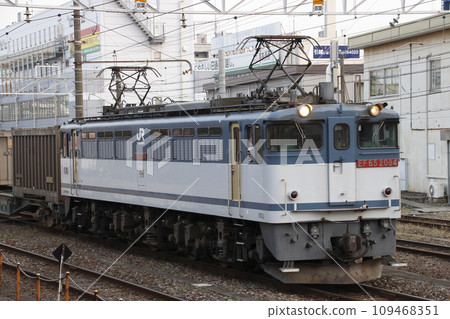 Freight train waiting to depart at Soga Station 109468351