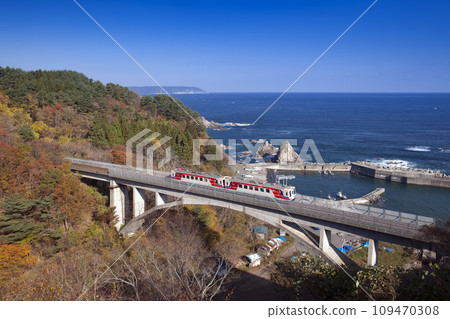 Sanriku Railway iron bridge, train, and fishing port in autumn Sanriku Railway iron bridge, train, and fishing port in autumn 109470308