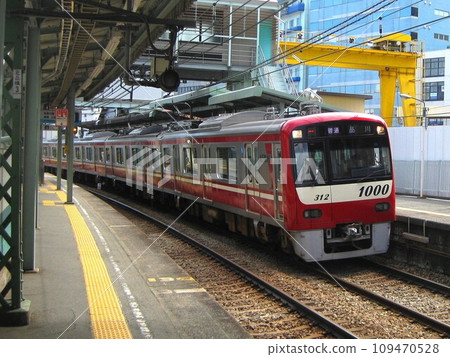 Keikyu Kitashinagawa Station 2011 Keikyu Type 1000 Keikyu Kitashinagawa Station 2011 Keikyu Type 1000 109470528