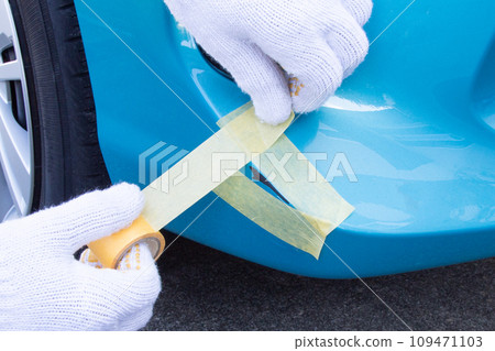 汽車刮痕修復工作(修復方法)貼上遮蔽膠帶 汽車刮痕修復工作(修復方法)貼上遮蔽膠帶 109471103