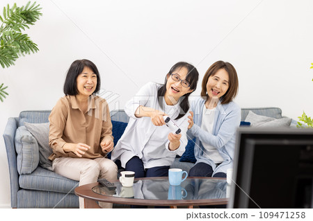 A senior woman passionate about games, her hobbies 109471258