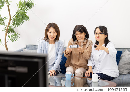 A senior woman passionate about games, her hobbies 109471265