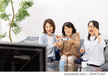 A senior woman passionate about games, her hobbies 109471267