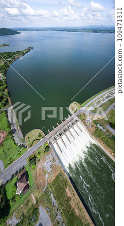Aerial view of Pasak Chonlasit Dam in Lopburi, thailand 109471311