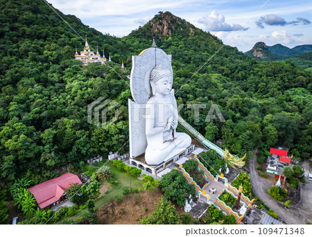 Aerial view of Wat Tham Phrathat Khao Prang temple in Lopburi, Thailand 109471348