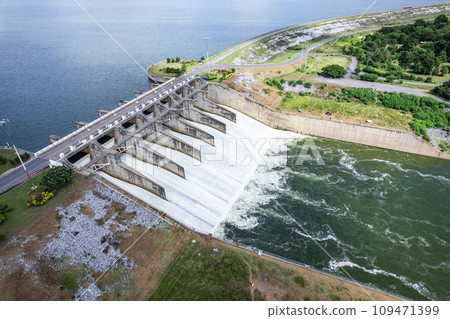 Aerial view of Pasak Chonlasit Dam in Lopburi, thailand 109471399