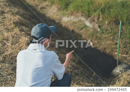 farmer, farmhouse, gents 109472485