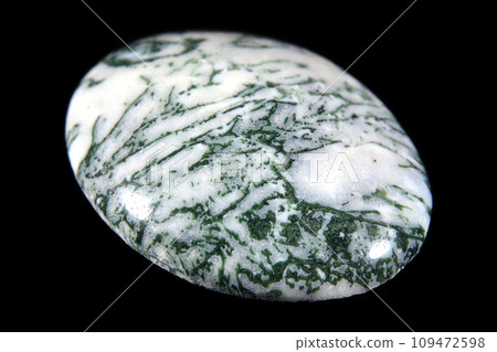 Green Tree Agate A stone that harbors scenery Green Tree Agate A stone that harbors scenery 109472598