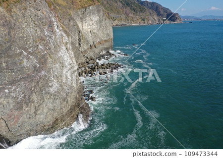 Aerial view of the port town, Yaizu City, Shizuoka Prefecture, Okure Coast, sheer cliffs Aerial view of the port town, Yaizu City, Shizuoka Prefecture, Okure Coast, sheer cliffs 109473344