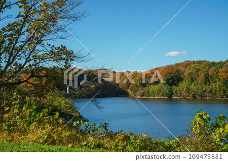 宮澤湖在秋天的顏色 109473881