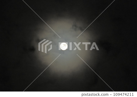 從北斗市白州町仰望10月13.4月齡的小望月 從北斗市白州町仰望10月13.4月齡的小望月 109474211