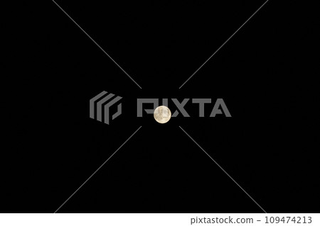 從北斗市白州町仰望10月13.4月齡的小望月 從北斗市白州町仰望10月13.4月齡的小望月 109474213