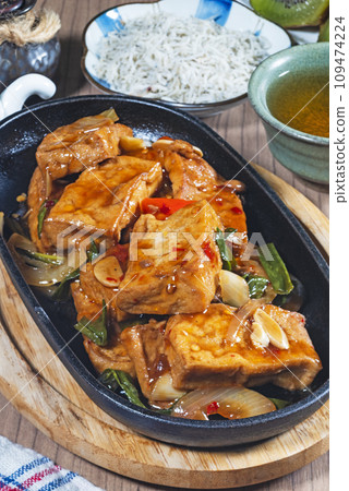 Hotplate tofu with scallion Hotplate tofu with scallion 109474224