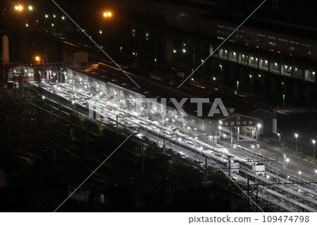 深夜停在網幹綜合車輛庫宮原分店的車輛:大阪東線201系列車 深夜停在網幹綜合車輛庫宮原分店的車輛:大阪東線201系列車 109474798